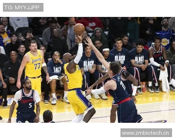 湖人125-122险胜快船，东契奇38+11，詹姆斯13+11，伦纳德31分